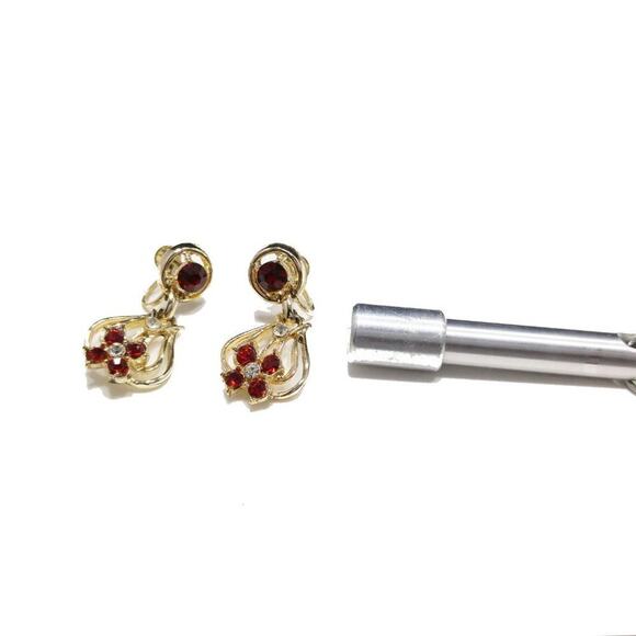 Vintage Gold & Red Rhinestone Floral Earrings, Screw Back, Mid-Century, 1 1/2 In - Picture 8 of 10